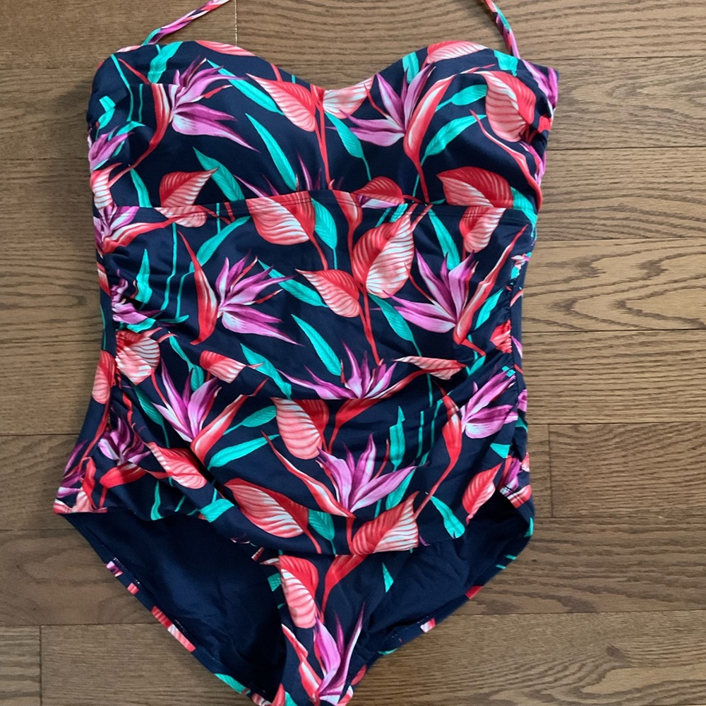 Tommy Bahama Pink & Red Birds Of Paradise 1 Piece